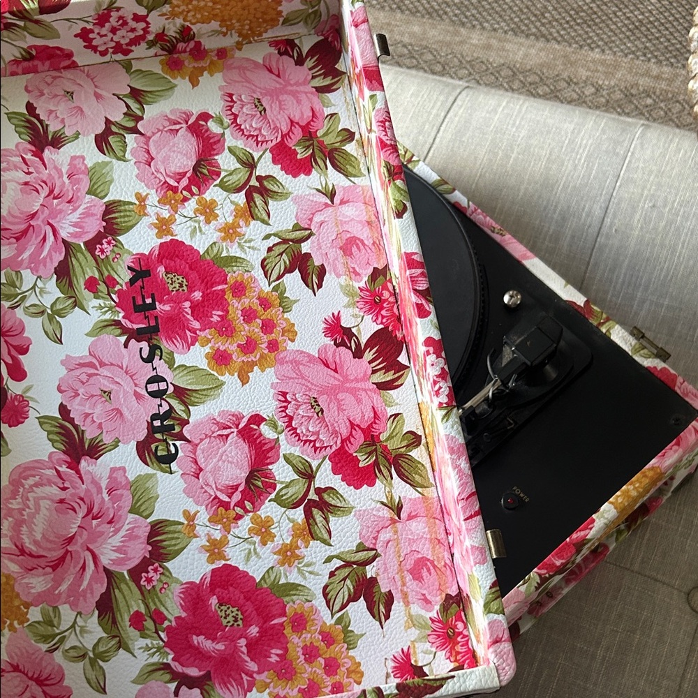 Limited Edition Crosley Radio Keepsake Portable Turntable - Pink Floral - Picture 4 of 10